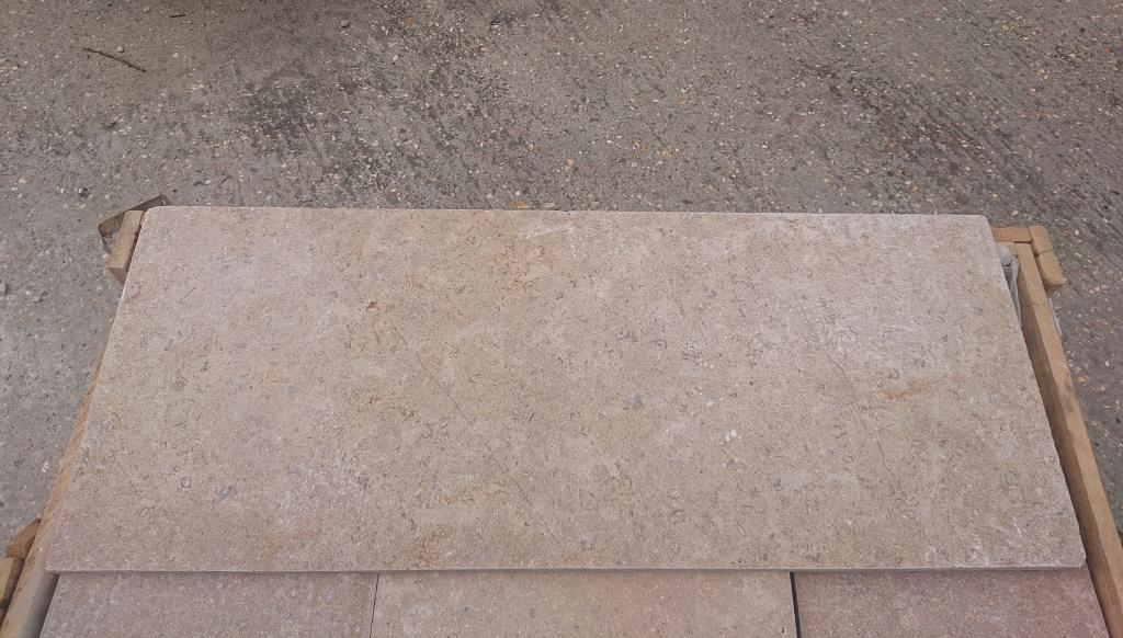 <p>New Limestone Flooring</p><p>6 size mix pack 20mm thick</p>